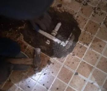 德保卫生间漏水维修公司为您分享下卫生间渗水如何处理及注意事项