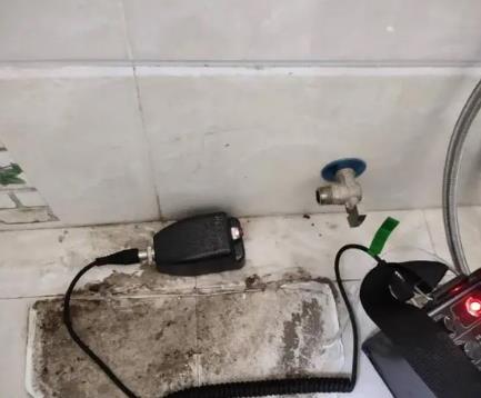 德保屋顶漏水维修公司分享下卫生间漏水的危害及解决方法